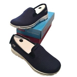 NWT Skechers Gowalk Sneakers!